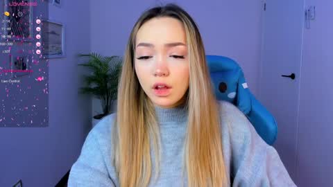 Snapshot of hottease_pvt chatting on 01/05/25, 01:56 hello Im Eva online show from 01/05/25, 01:56