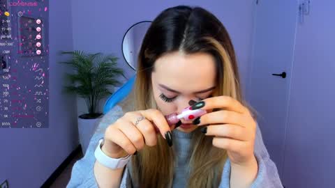 Snapshot of hottease_pvt chatting on 01/05/25, 11:04 hello Im Eva online show from 01/05/25, 11:04