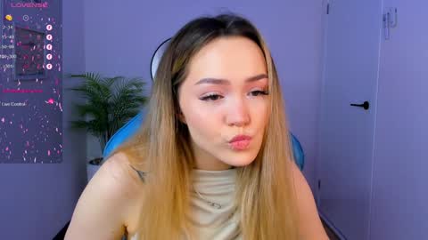 Snapshot of hottease_pvt chatting on 01/07/25, 11:16 hello Im Eva online show from 01/07/25, 11:16