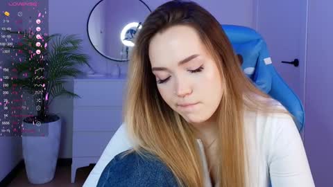 Snapshot of hottease_pvt chatting on 01/26/25, 10:45 hello Im Eva online show from 01/26/25, 10:45