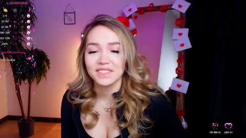 Snapshot of hottease_pvt chatting on 02/12/25, 11:07 hello Im Eva online show from 02/12/25, 11:07