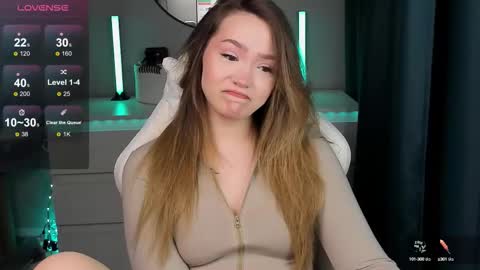 Snapshot of hottease_pvt chatting on 09/18/25, 06:10 hello Im Eva online show from 09/18/25, 06:10