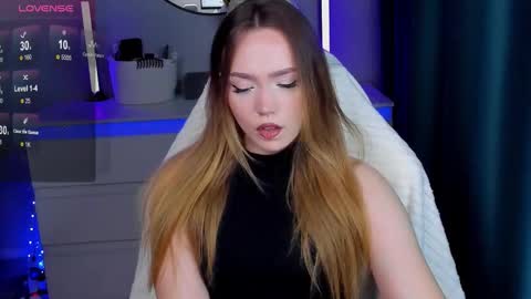 Snapshot of hottease_pvt chatting on 09/26/25, 02:32 hello Im Eva online show from 09/26/25, 02:32