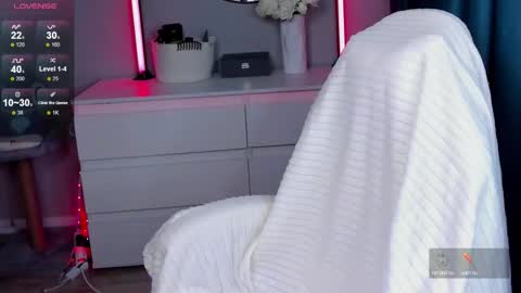 Snapshot of hottease_pvt chatting on 10/02/25, 02:35 hello Im Eva online show from 10/02/25, 02:35