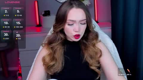 Snapshot of hottease_pvt chatting on 10/07/25, 12:02 hello Im Eva online show from 10/07/25, 12:02