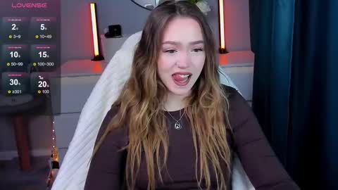 Snapshot of hottease_pvt chatting on 10/11/25, 08:24 hello Im Eva online show from 10/11/25, 08:24