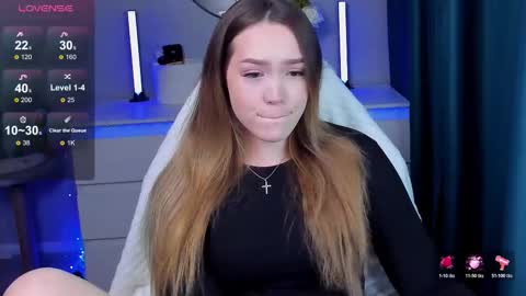 Snapshot of hottease_pvt chatting on 10/19/25, 01:56 hello Im Eva online show from 10/19/25, 01:56