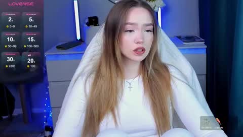 Snapshot of hottease_pvt chatting on 10/26/25, 02:23 hello Im Eva online show from 10/26/25, 02:23