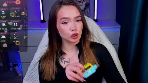 hello Im Eva online show from 04/04/26, 07:28