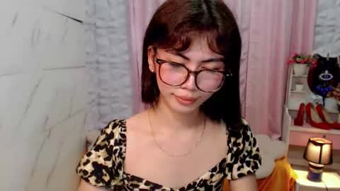 hottestdella69 online show from 12/02/25, 03:29