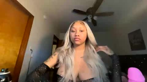 hottie940534 online show from 12/14/25, 10:36