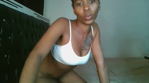 Snapshot of hottie_mistie chatting on 05/19/26, 06:36 hottie_mistie online show from 05/19/26, 06:36