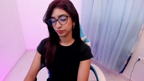 Snapshot of hottie_veronica chatting on 02/04/25, 02:32 Veronica independent model online show from 02/04/25, 02:32