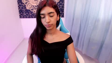 Snapshot of hottie_veronica chatting on 02/21/25, 06:26 Veronica independent model online show from 02/21/25, 06:26