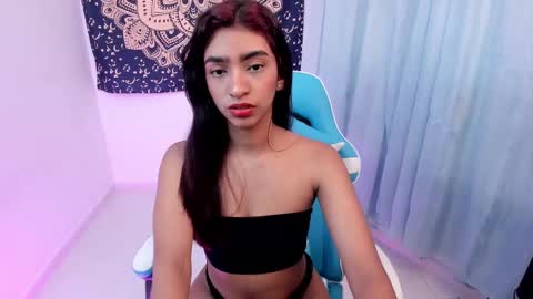 Snapshot of hottie_veronica chatting on 03/01/25, 12:23 Veronica independent model online show from 03/01/25, 12:23