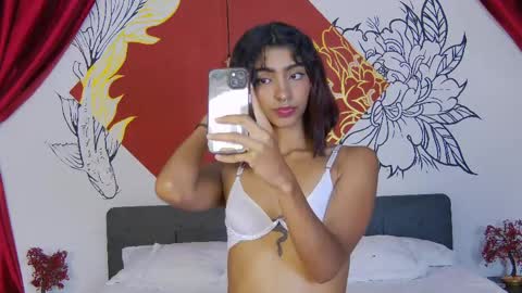 Snapshot of hottie_veronica chatting on 04/25/26, 08:28 Veronica independent model online show from 04/25/26, 08:28