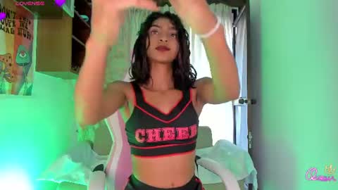 Snapshot of hottie_veronica chatting on 07/10/26, 08:11 Veronica independent model online show from 07/10/26, 08:11