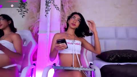 Snapshot of hottie_veronica chatting on 07/11/26, 11:28 Veronica independent model online show from 07/11/26, 11:28