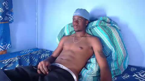 Snapshot of hottiekingny chatting on 10/15/25, 10:10 independent Model online show from 10/15/25, 10:10