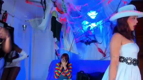 hotties_kittens18 online show from 10/31/25, 04:08