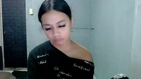 Snapshot of hottiescummerx chatting on 05/18/26, 12:29 N I C A online show from 05/18/26, 12:29