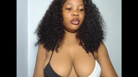 hotty_lora889 online show from 10/21/25, 06:58