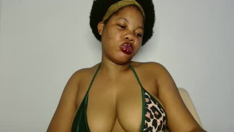 hotty_lora889 online show from 04/21/26, 08:09