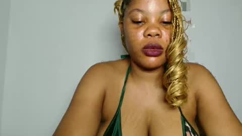 hotty_lora889 online show from 04/25/26, 08:39