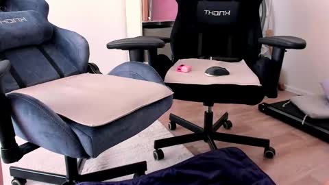 Nessie and Jessie online show from 03/09/26, 11:25