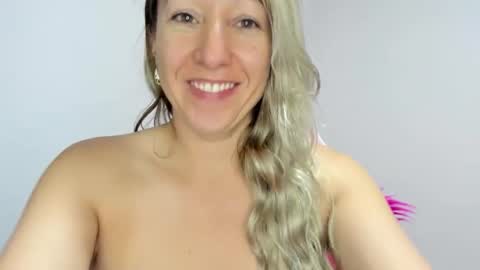 hottychrystal online show from 11/21/25, 01:21