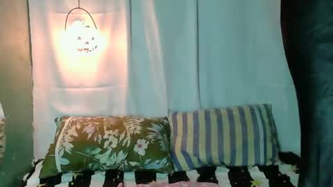 hotwetmommaxxx online show from 10/28/25, 09:39