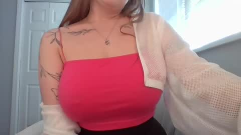 Snapshot of hotwifelili chatting on 04/26/26, 06:16 hotwifelili online show from 04/26/26, 06:16
