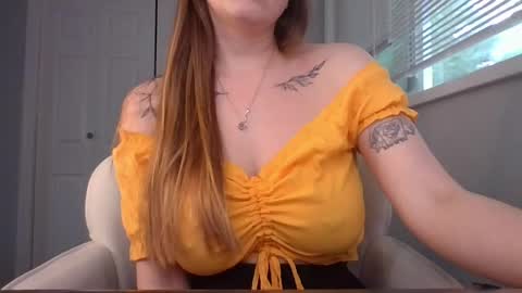 Snapshot of hotwifelili chatting on 06/07/26, 10:35 hotwifelili online show from 06/07/26, 10:35
