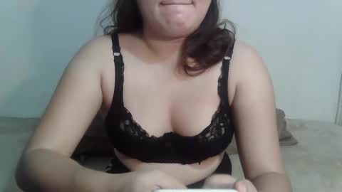 Snapshot of hotzarieyahxx chatting on 05/17/26, 08:05 Zarie online show from 05/17/26, 08:05