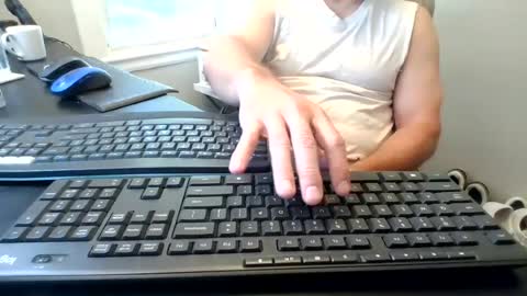 Snapshot of hoverday chatting on 08/08/26, 03:14 hoverday online show from 08/08/26, 03:14