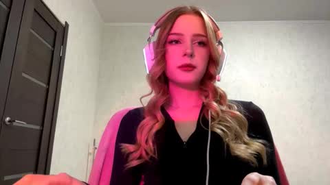 Snapshot of hrxxccvex chatting on 03/18/26, 03:26 Hikki online show from 03/18/26, 03:26