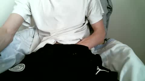 Keanu online show from 09/12/25, 12:27