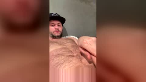 Snapshot of hugecock475 chatting on 12/23/25, 08:23 hugecock475 online show from 12/23/25, 08:23