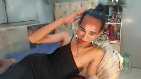 hugecock_caramel online show from 05/15/26, 05:42