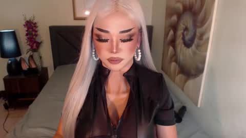 Christine online show from 01/05/25, 02:49