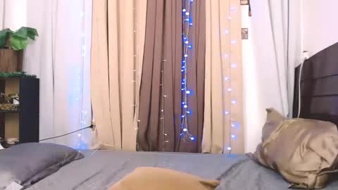 Snapshot of hugecockvictoriax chatting on 05/18/26, 12:44 AMANDA online show from 05/18/26, 12:44