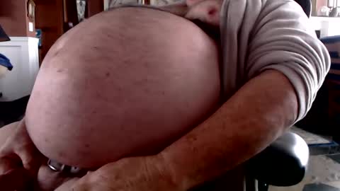 Snapshot of hugehairybeergut chatting on 01/24/25, 09:15 Huge Hairy Beergut online show from 01/24/25, 09:15