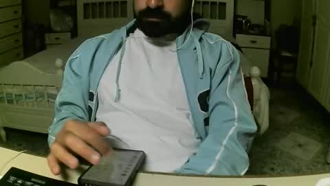 Snapshot of hugeveiny chatting on 05/05/26, 04:37 hugeveiny online show from 05/05/26, 04:37