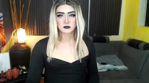 Snapshot of hugexmslovelyxcock chatting on 04/16/26, 09:50 MsLovely online show from 04/16/26, 09:50