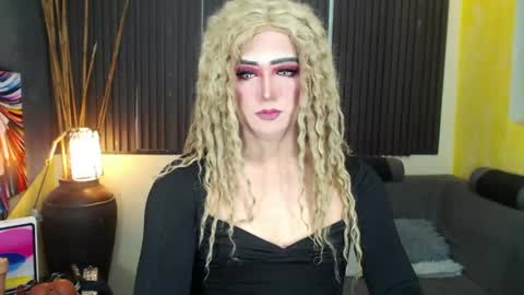 Snapshot of hugexmslovelyxcock chatting on 04/22/26, 10:22 MsLovely online show from 04/22/26, 10:22