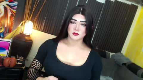 Snapshot of hugexmslovelyxcock chatting on 04/25/26, 09:56 MsLovely online show from 04/25/26, 09:56