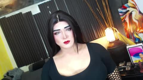 Snapshot of hugexmslovelyxcock chatting on 04/28/26, 09:25 MsLovely online show from 04/28/26, 09:25