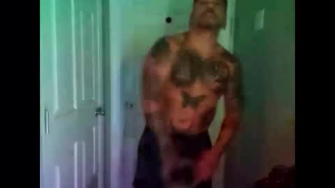 Snapshot of huidos2006 chatting on 10/14/25, 01:50 huidos2006 online show from 10/14/25, 01:50