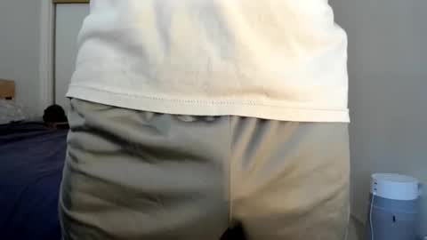 Snapshot of hung_dude_19 chatting on 04/18/26, 10:43 Jackson Woods online show from 04/18/26, 10:43
