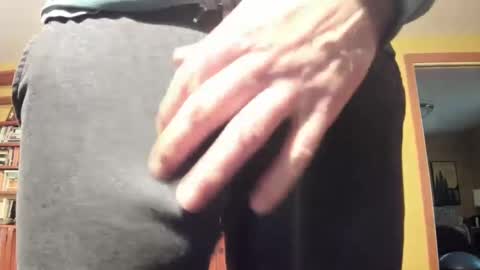 Snapshot of hung_hot_fit10 chatting on 12/22/24, 11:09 Big uncut cock dripping online show from 12/22/24, 11:09